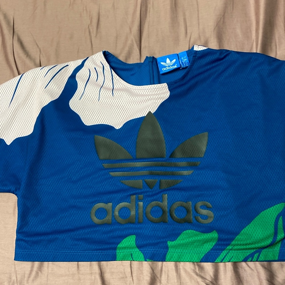 Adidas size small women’s